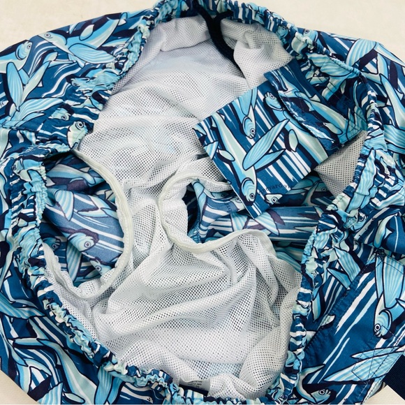 Vineyard Vines flying fish swim trunks. Size Large - Picture 4 of 8